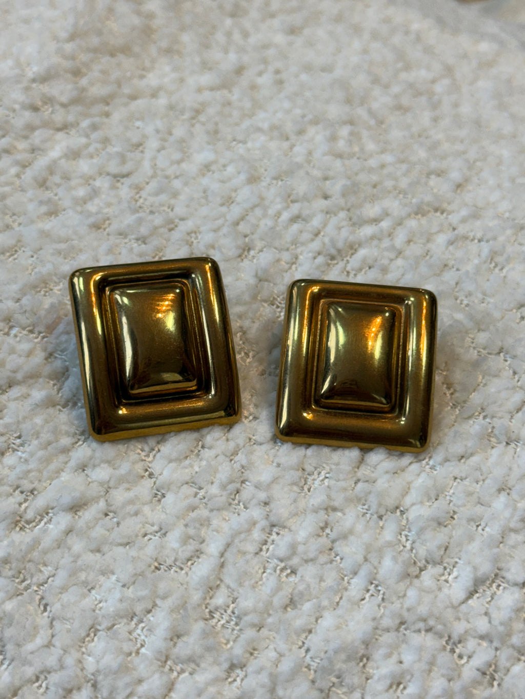 Boucle d’oreille Carré