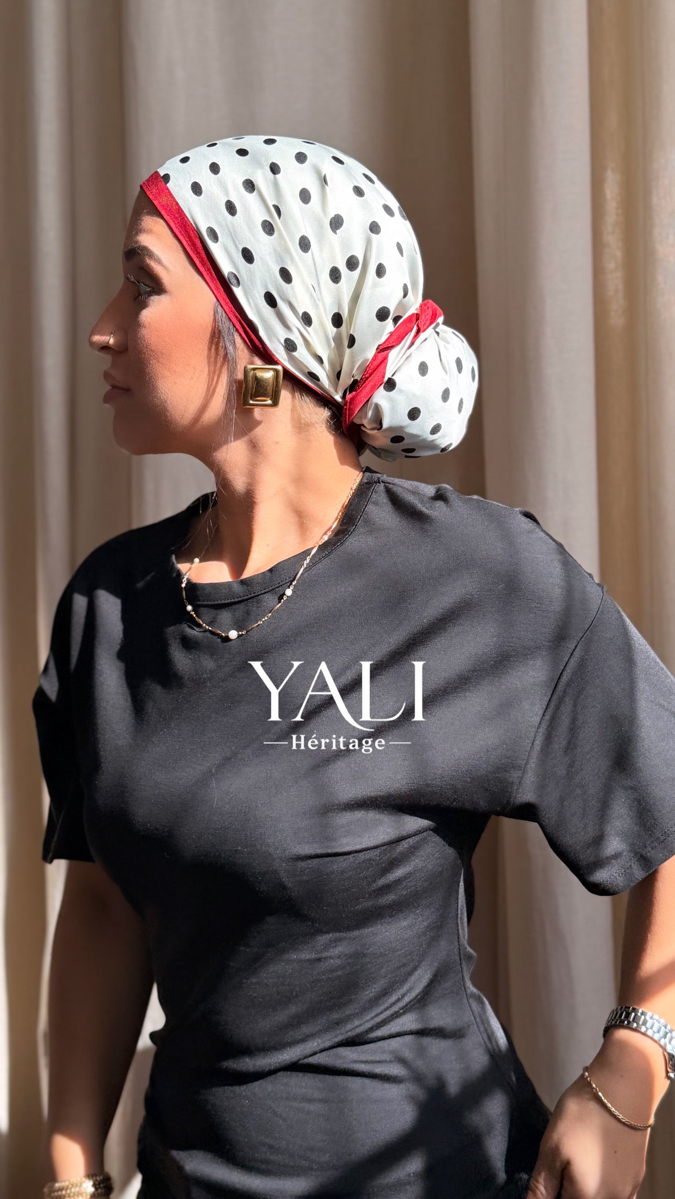 Foulard triangle pois blancs
